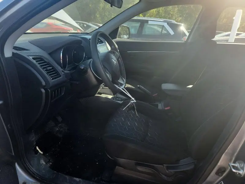 2024 MITSUBISHI RVR ES  