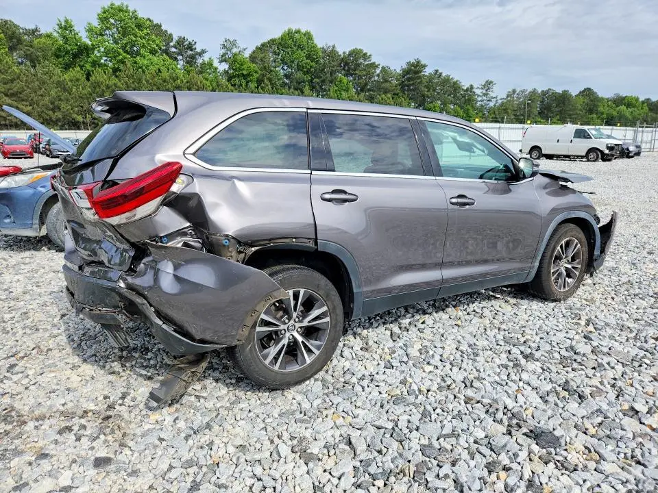 2019 TOYOTA HIGHLANDER LE  