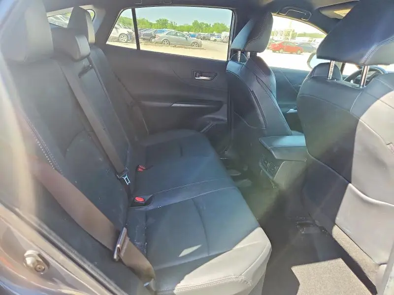 2022 TOYOTA VENZA XLE  