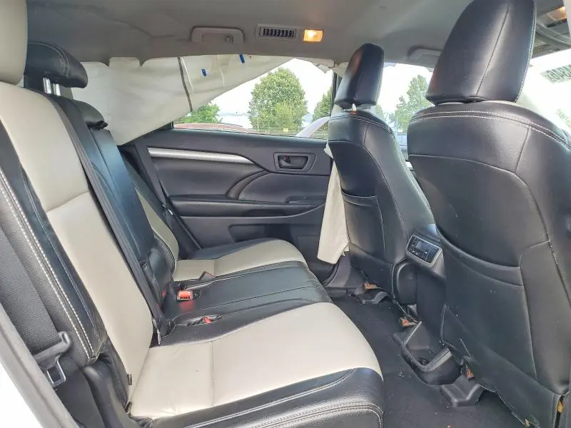 2017 TOYOTA HIGHLANDER LE  