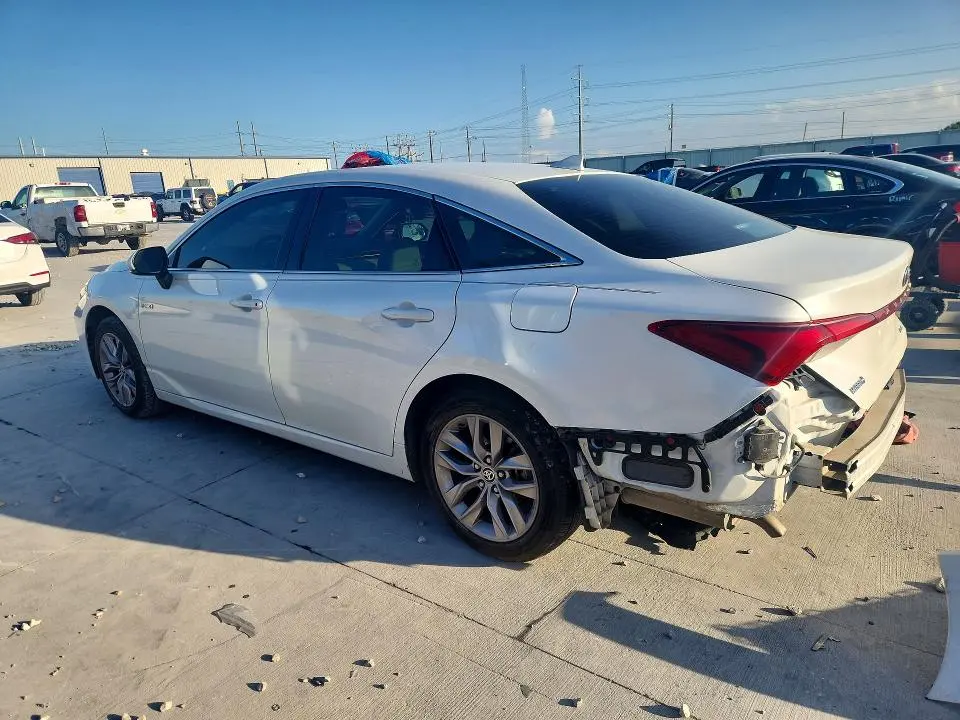 2021 TOYOTA AVALON XLE  