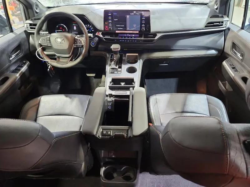 2024 TOYOTA SIENNA WOODLAND EDITION  