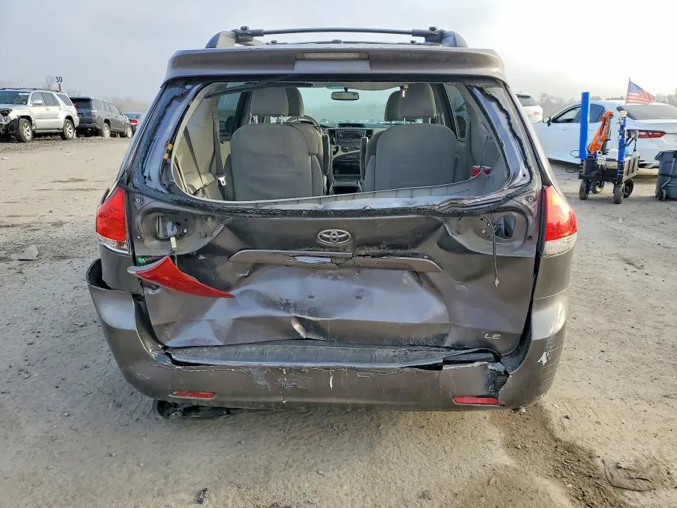 2012 TOYOTA SIENNA LE  