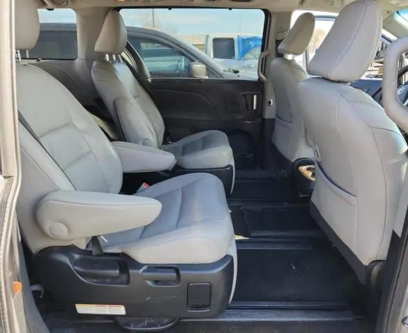 2015 TOYOTA SIENNA XLE  