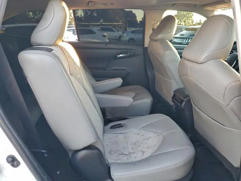 2023 TOYOTA HIGHLANDER HYBRID BRONZE EDITION  