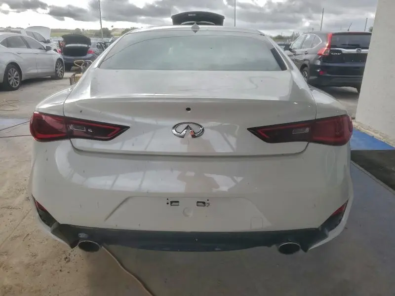 2018 INFINITI Q60 LUXE 300  
