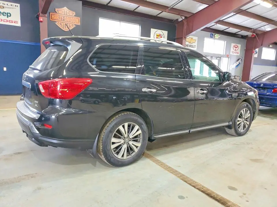 2017 NISSAN PATHFINDER SL  