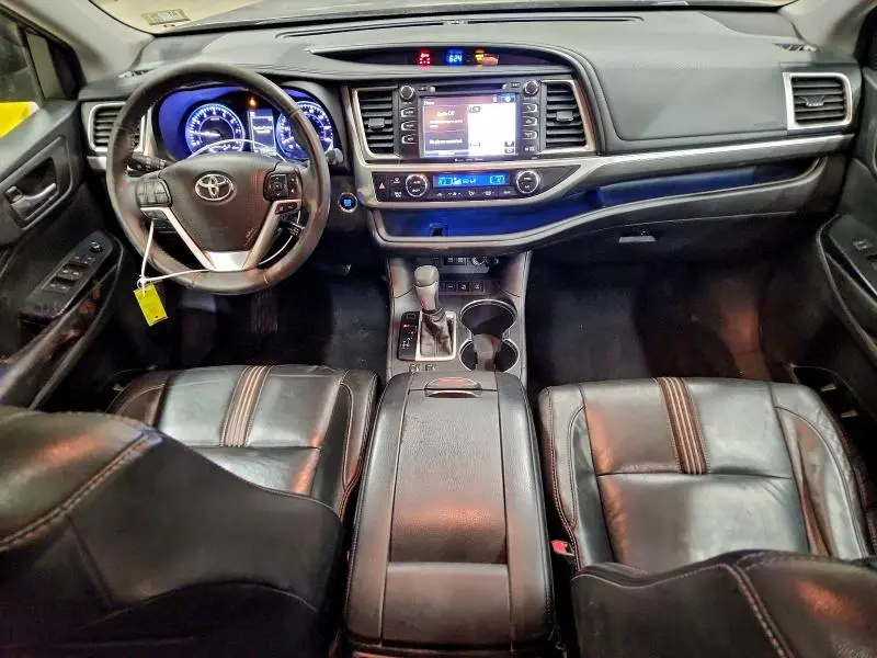 2017 TOYOTA HIGHLANDER SE  