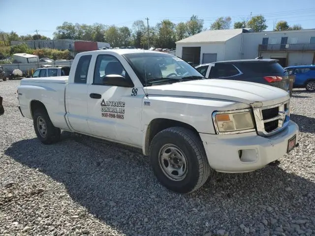 2011 DODGE DAKOTA ST  