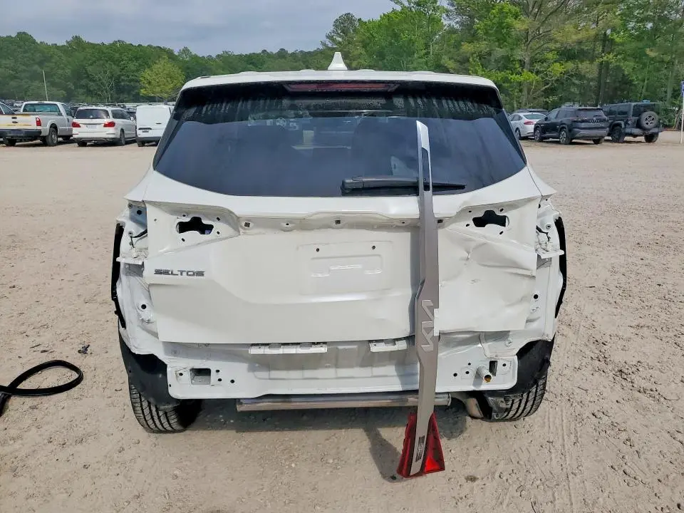 2022 KIA SELTOS LX  