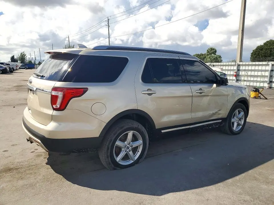 2017 FORD EXPLORER XLT  