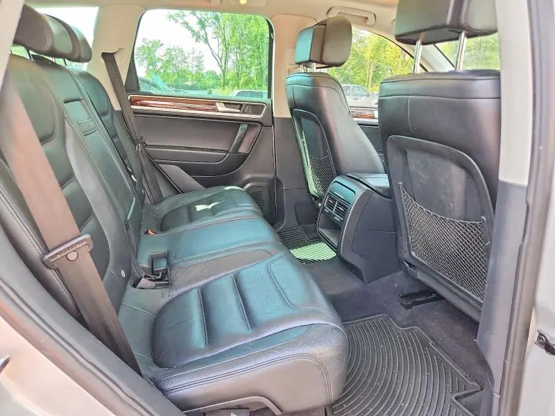 2012 VOLKSWAGEN TOUAREG V6  