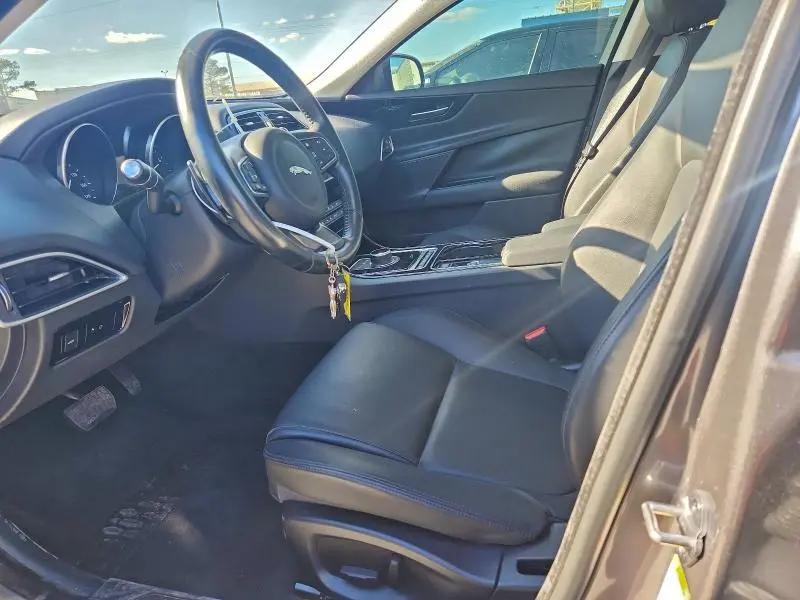 2017 JAGUAR XE PREMIUM  