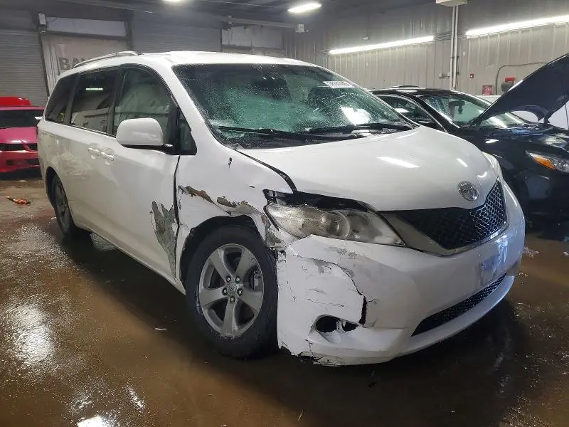 2011 TOYOTA SIENNA LE 8-PASSENGER  