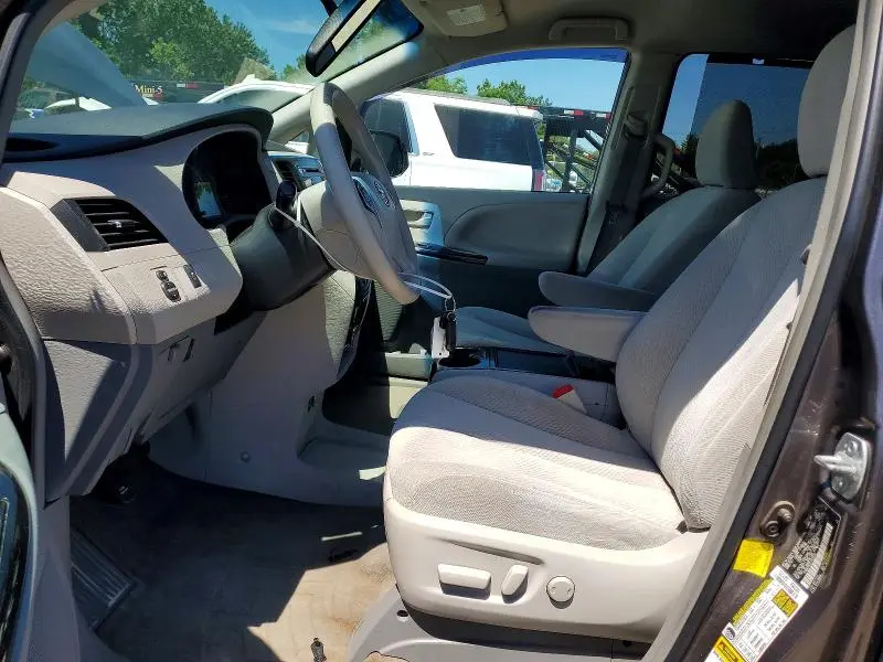 2012 TOYOTA SIENNA LE  