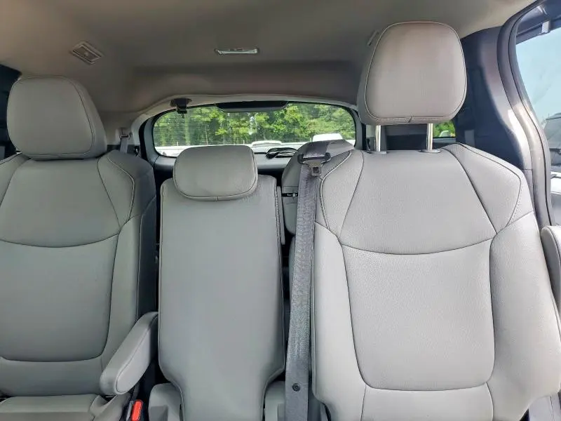 2025 TOYOTA SIENNA XLE 8-PASSENGER  