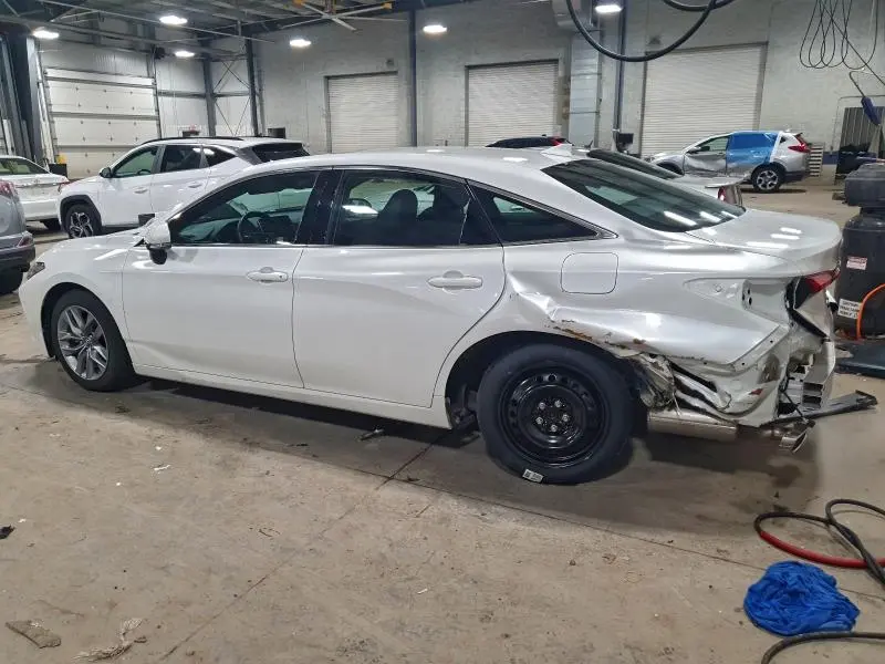 2019 TOYOTA AVALON XLE  