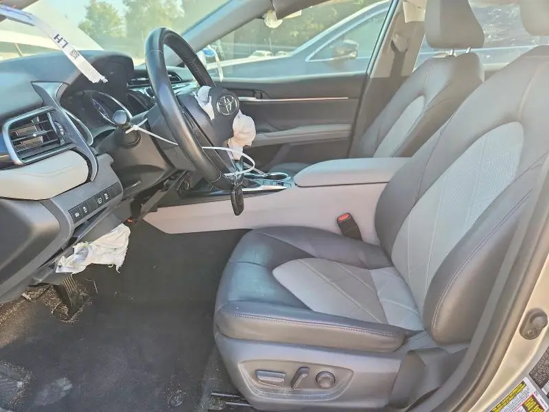 2019 TOYOTA CAMRY XLE  
