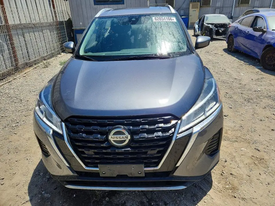 2021 NISSAN KICKS SV  