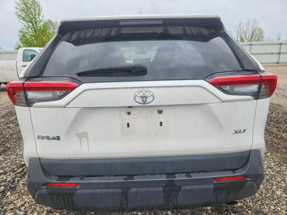 2019 TOYOTA RAV4 XLE  