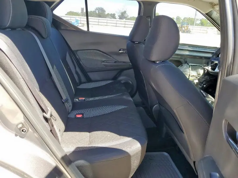 2018 NISSAN KICKS S  