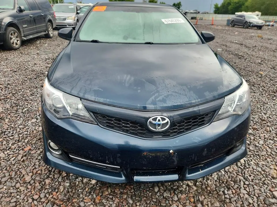 2014 TOYOTA CAMRY SE  