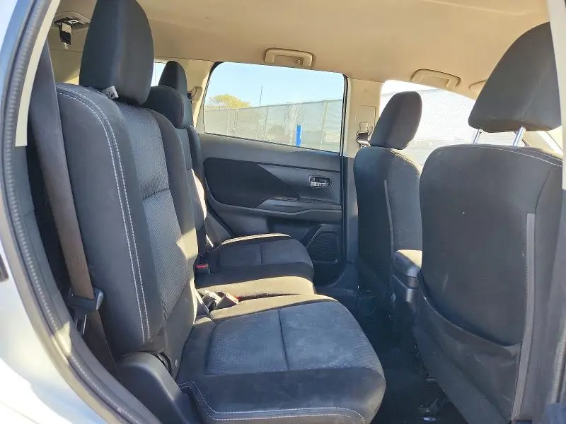 2018 MITSUBISHI OUTLANDER SE  