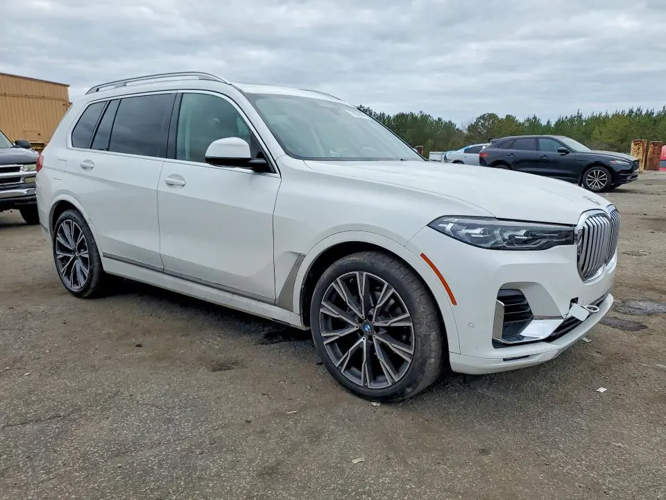 2021 BMW X7   