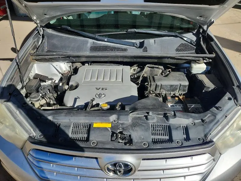 2012 TOYOTA HIGHLANDER SE  