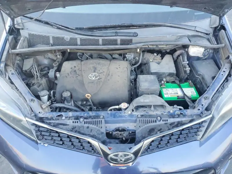 2018 TOYOTA SIENNA SE  