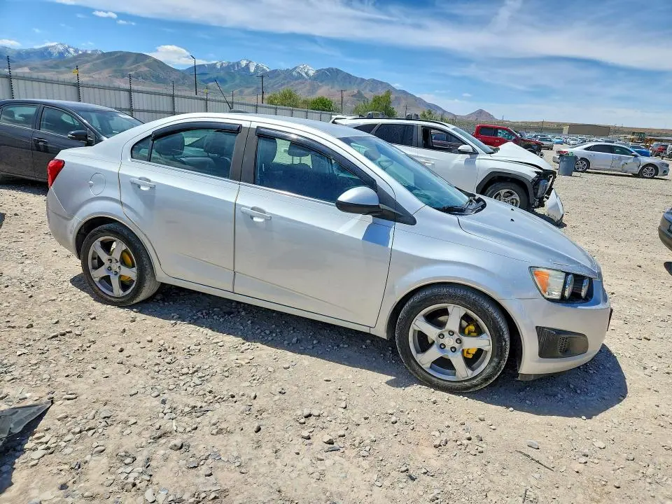 2015 CHEVROLET SONIC LT  