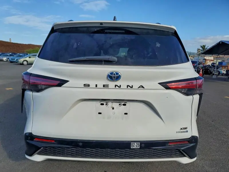 2024 TOYOTA SIENNA XSE  