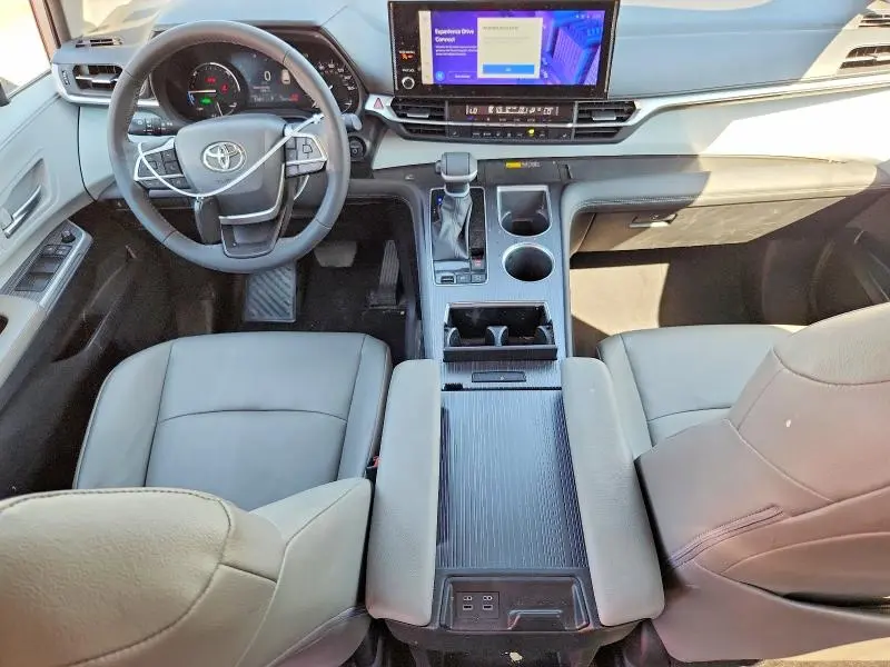 2025 TOYOTA SIENNA XLE 8-PASSENGER  