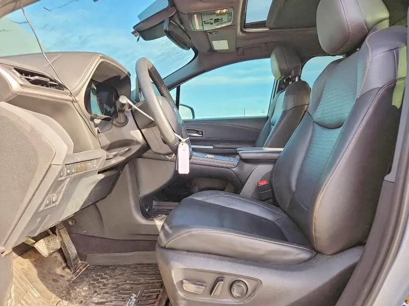 2022 TOYOTA SIENNA XLE  