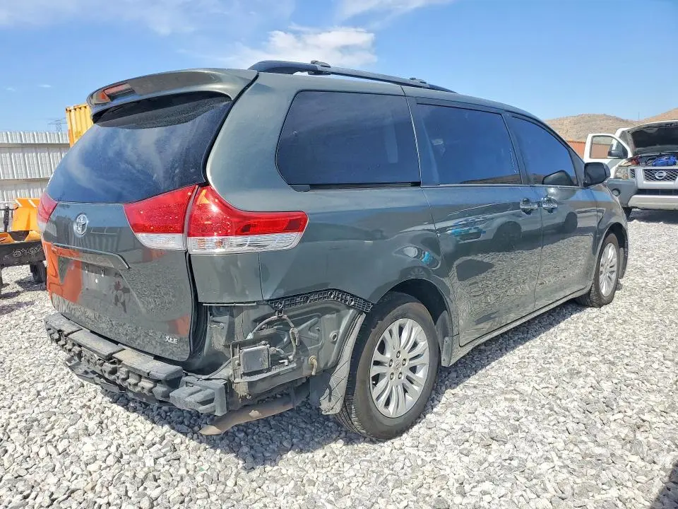 2014 TOYOTA SIENNA XLE 8-PASSENGER  
