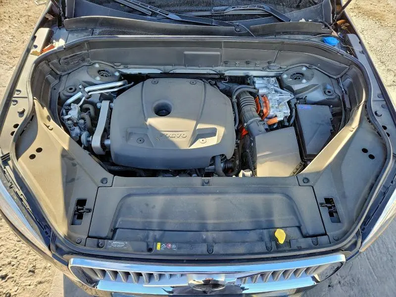 2021 VOLVO XC90 T8 RECHARGE MOMENTUM  