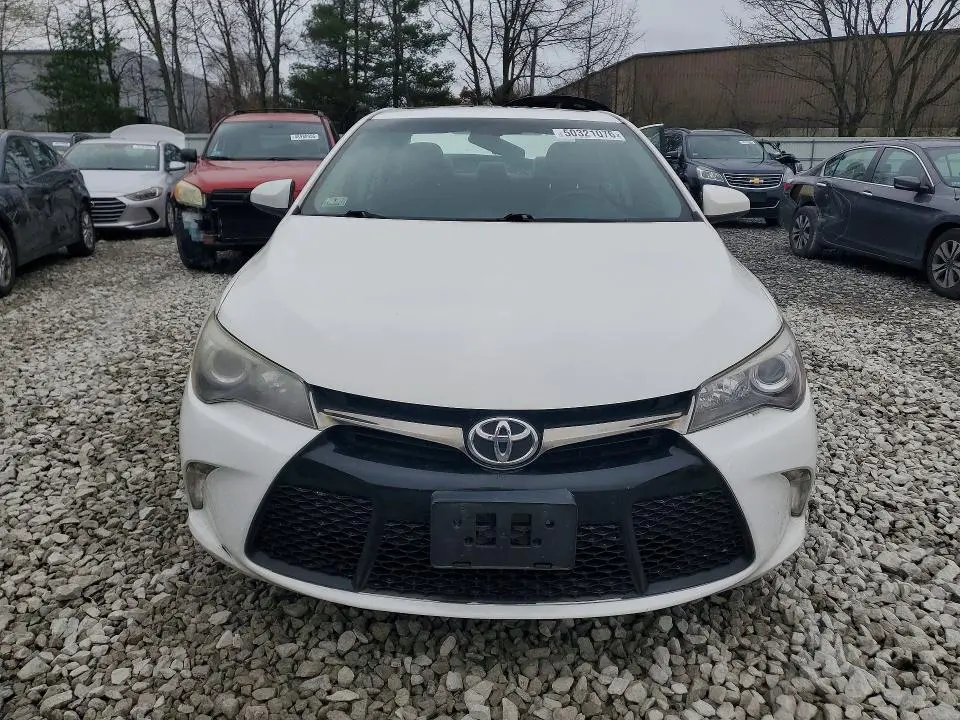2016 TOYOTA CAMRY SE  