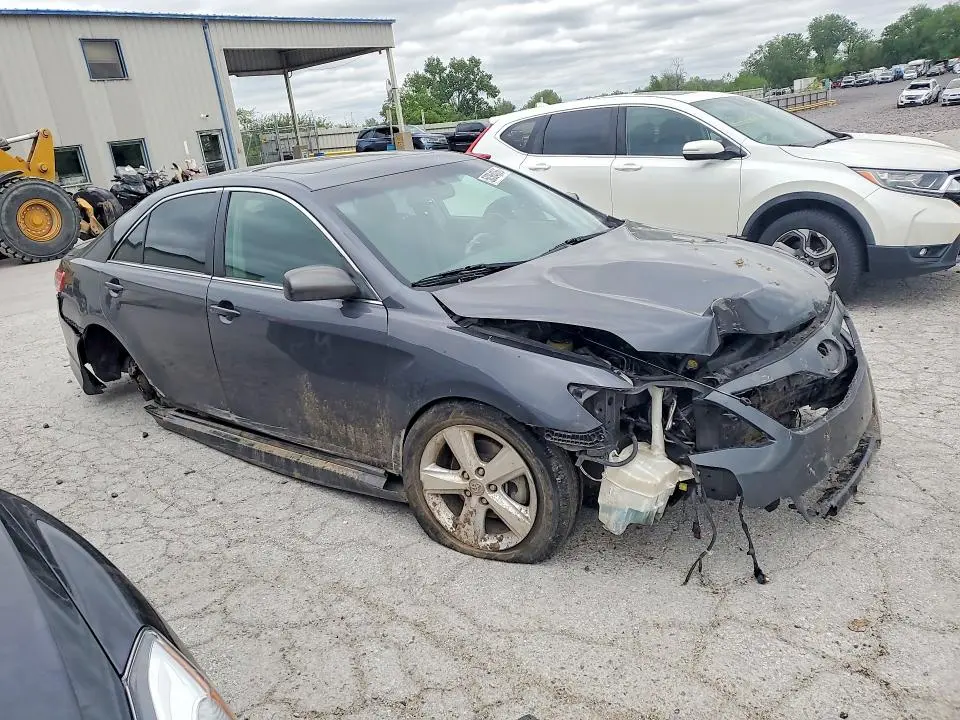 2011 TOYOTA CAMRY SE  