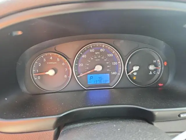 2010 HYUNDAI SANTA FE SE  