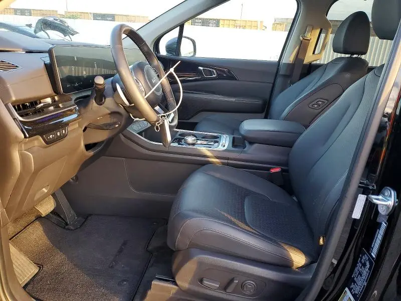 2025 KIA CARNIVAL SX  