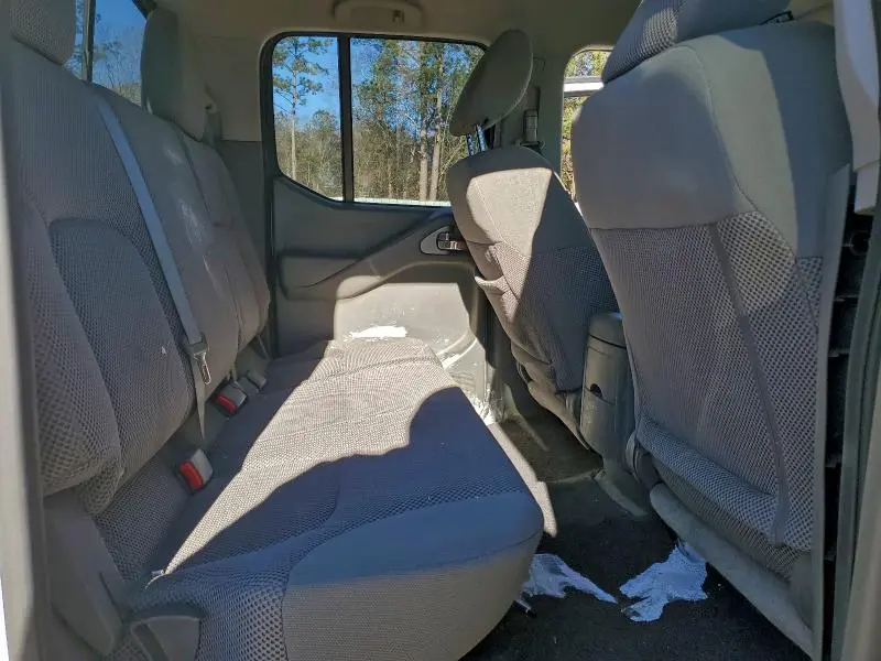 2015 NISSAN FRONTIER SV  