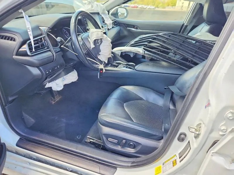 2021 TOYOTA CAMRY XLE  