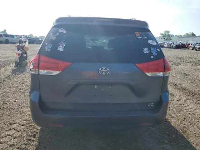 2014 TOYOTA SIENNA LE  