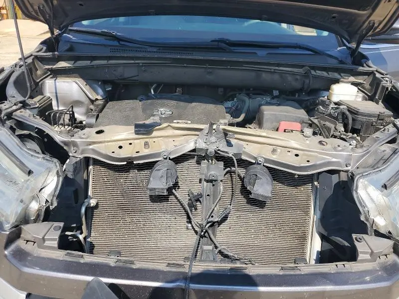 2019 TOYOTA HIGHLANDER XLE  