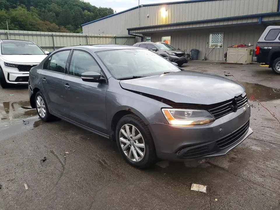 2011 VOLKSWAGEN JETTA SE  