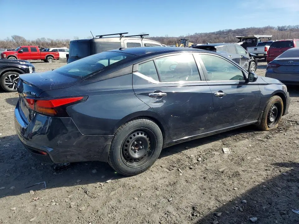 2022 NISSAN ALTIMA SV  