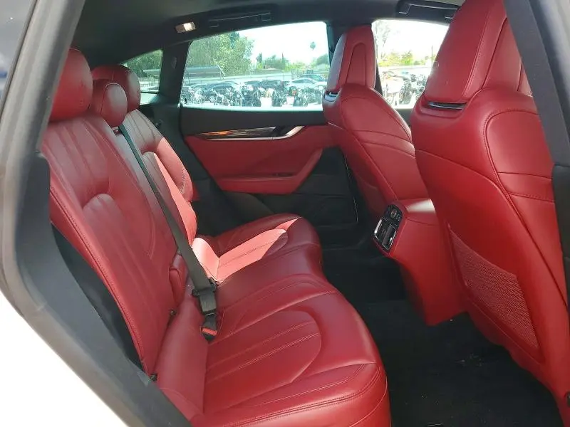 2017 MASERATI LEVANTE SPORT  