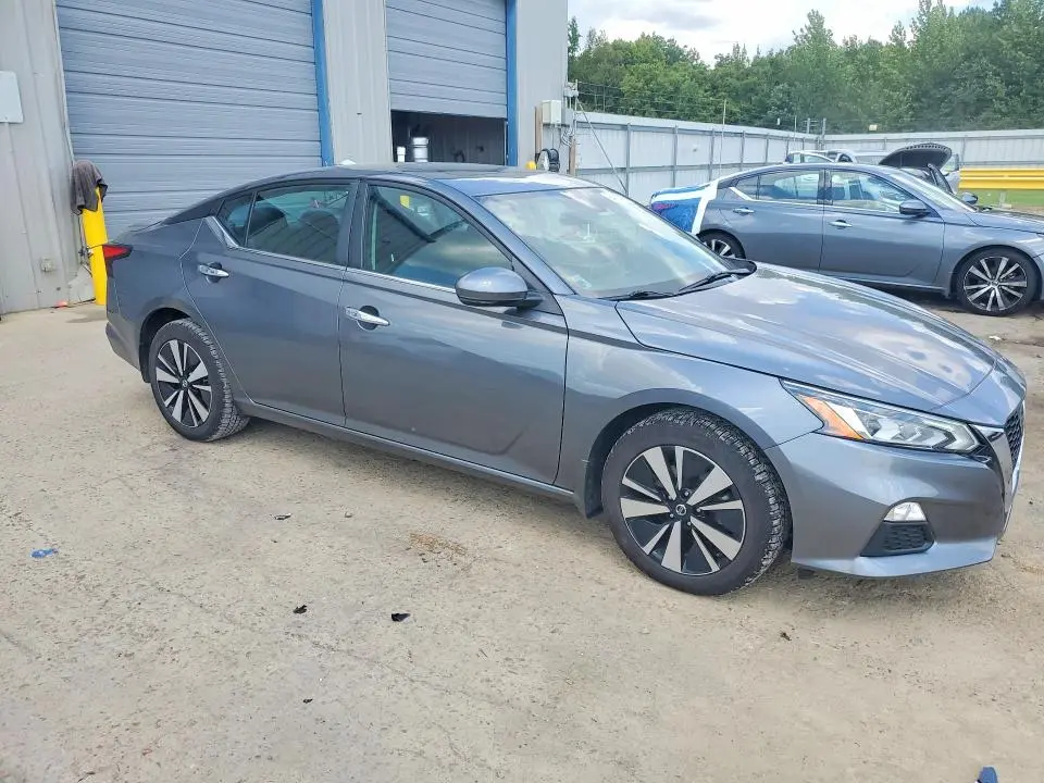 2022 NISSAN ALTIMA SV  