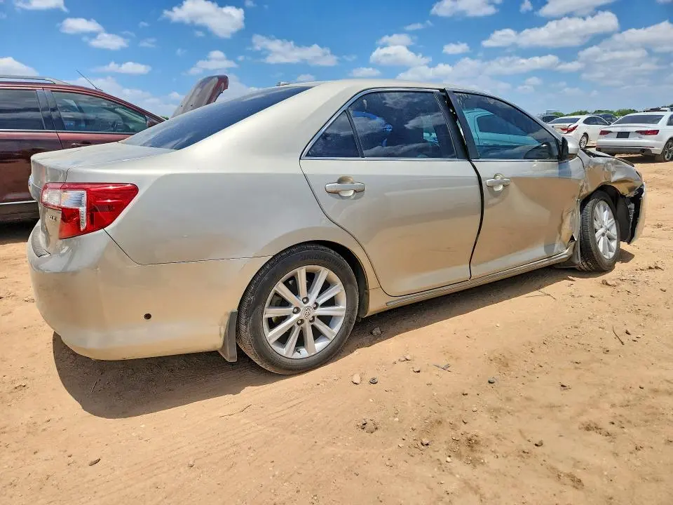 2014 TOYOTA CAMRY XLE  