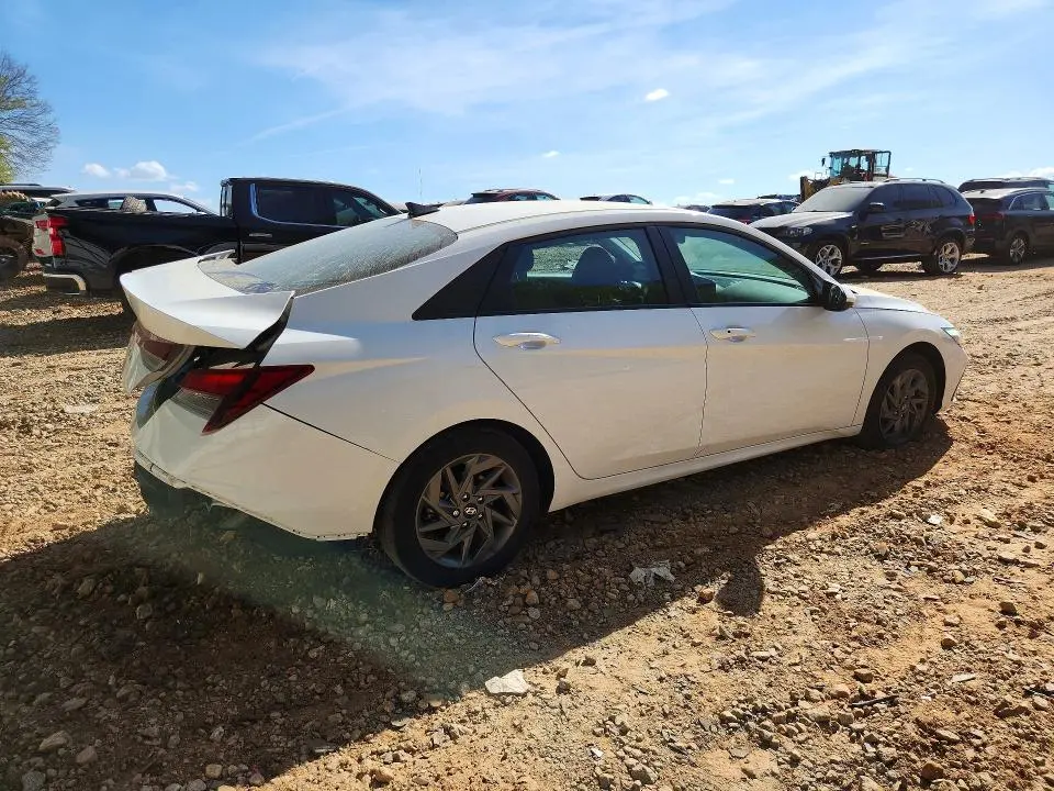 2024 HYUNDAI ELANTRA SEL  
